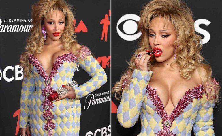 Doja Cat’s Jaw-Dropping Red Carpet Moment: Eating Lipstick at VMAs 2025