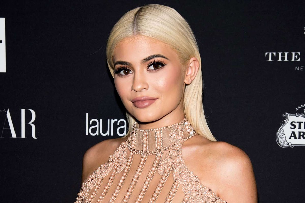 Kylie Jenner Fires Up Fans With Sun-Kissed Abs in Tiny White Crop Top — How Her Day Fueled Beauty Biz and Sisterly Sunshine