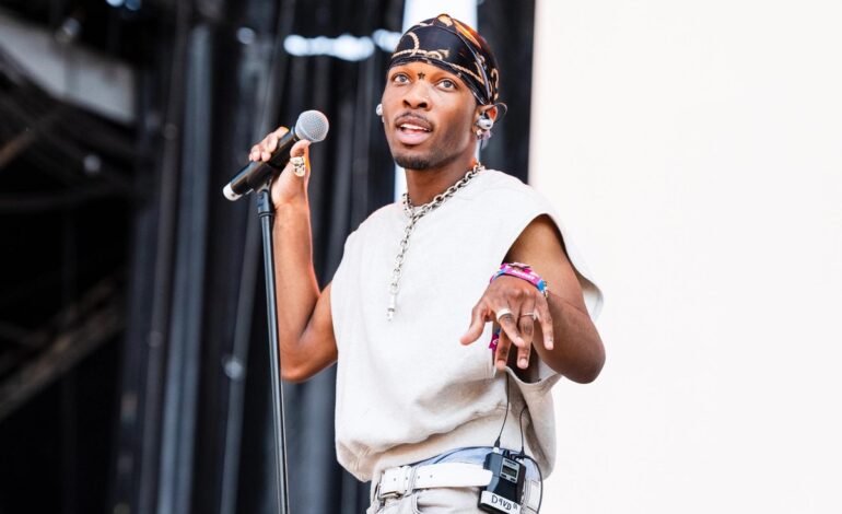 LAPD Searches D4vd House: The Hyped Clue-Fest Behind a Pop Singer’s Possible Link to a Homicide