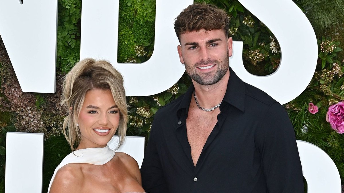 Love Island’s Molly Smith and Tom Clare Tie the Knot in Romantic Dubai Proposal