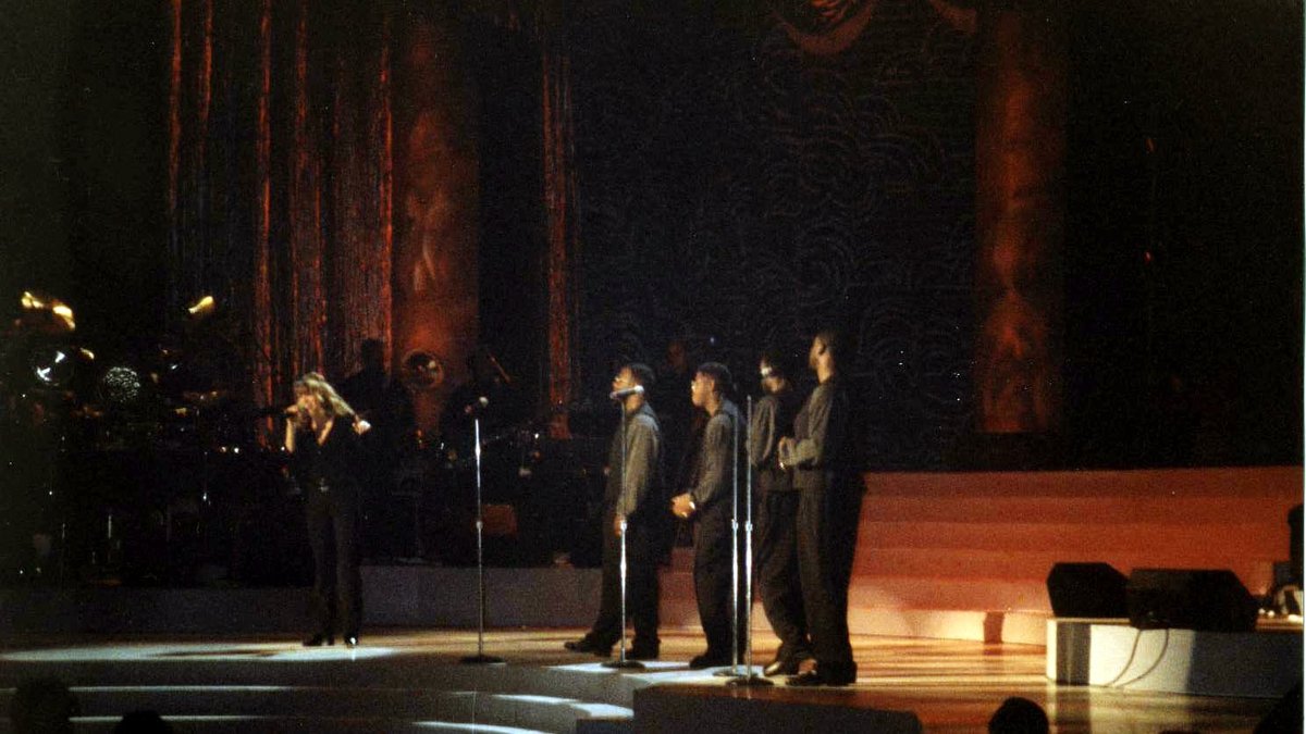 Mariah Carey Kills It in Vegas: Christmastime Residency Lights Up Dolby Live 2025