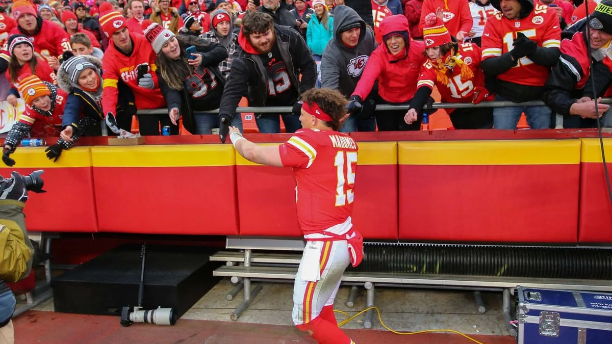 Patrick Mahomes Turns 30 in Style: Family, Friends, and a Steady Stream of Snaps After a Super Bowl Rematch