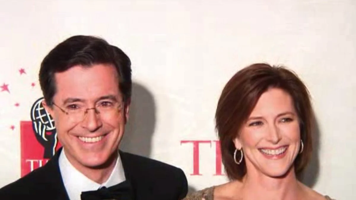 Stephen Colbert Honors Late Assistant Amy Cole During Emmys 2025 Acceptance, Delivering a Love‑Soaked Tribute Atop a Night of Wins and Reflection