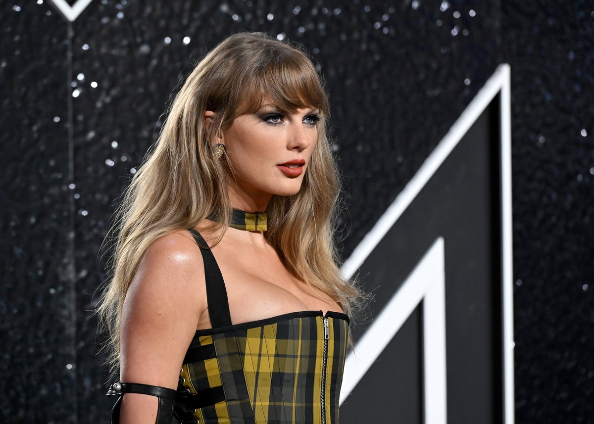 Taylor Swift Skips 2025 MTV VMAs: What’s Behind Her Absence?