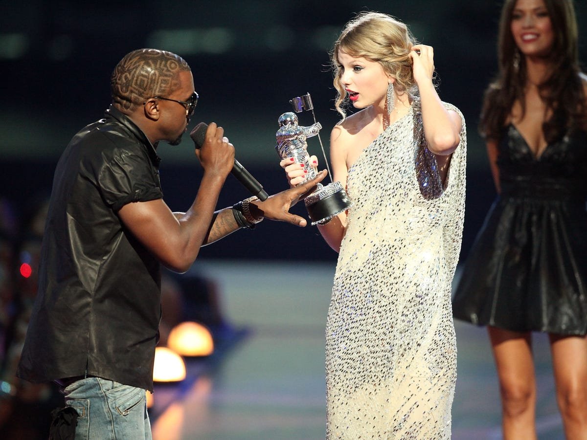 The Infamous Feud: Taylor Swift and Kanye West’s Epic Clash at the 2009 MTV VMAs