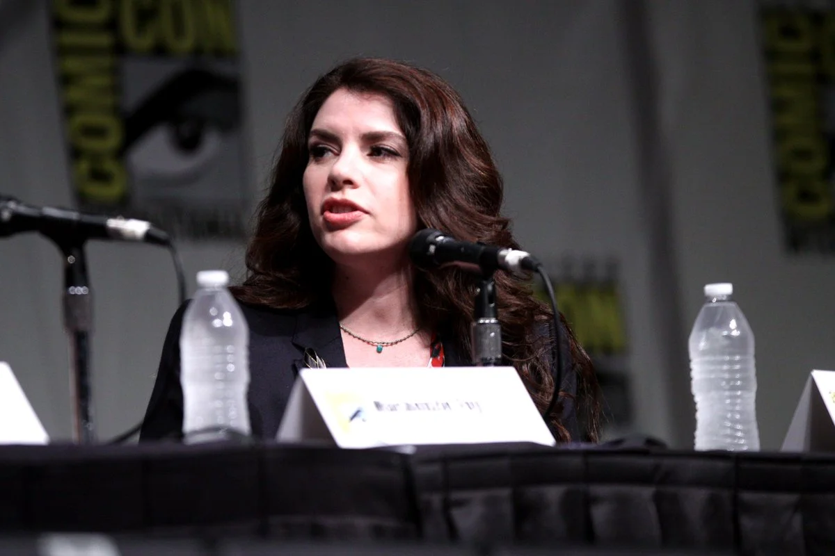 Twilight Author Stephenie Meyer Reveals Outlined Sequels, Hints at Posthumous Reveal